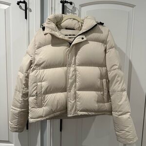 Aritzia Super Puff Shorty (Matte Pearl)